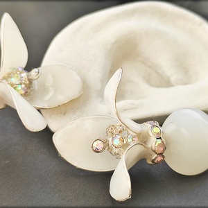 Cercei floare alba - accesorii nuntă - bijuterii mireasă - cercei mireasă - Artynos.ro