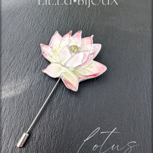 Broșă  Floare de Lotus Realizată Manual cu Tehnica Cloisonné - bijuterii - broșă, insigne - insigne - Artynos.ro