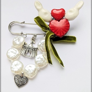 Brosa � - Artynos.ro