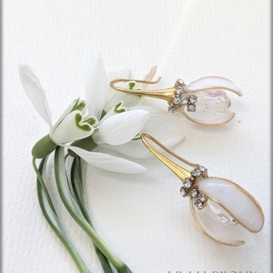 Cercei ghiocei stilizați din sârmă aurie bijuterii handmade delicate, inspirație florală - bijuterii - cercei - cercei din rășină - Artynos.ro