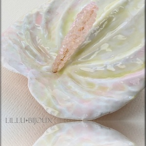 Broșă  Anthurium Roz. Bijuterie florală unicat cu panglică detașabilă - bijuterii - broșe - Artynos.ro