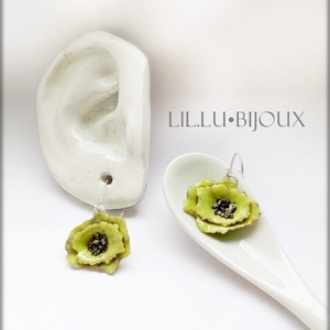 Cercei cu surub din scoici si pirita - bijuterii - cercei - cercei din argint - Artynos.ro