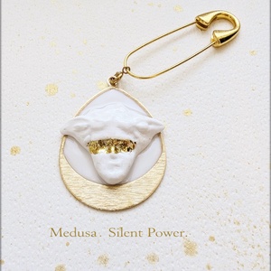 Medalion Medusa - 3 in 1 - brosa, breloc poseta, medalion - genți și portofele - accesorii genți - breloc - Artynos.ro