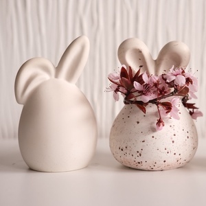Set cutie in forma de iepure + un iepure, Casă & Stil de viață, Accesorii pentru decorat casa, Decorațiuni de masă și decorațiuni pentru rafturi , Decorațiuni de masă, Altele, ARTYNOS