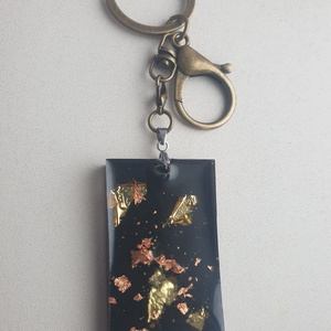Breloc Handmade din Rasina Epoxidica Negru cu Foite Aurii - Artynos.ro