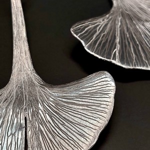 Cercei speciali GINGKO BILOBA din aluminiu - bijuterii - cercei lungi - Artynos.ro Cercei speciali GINGKO BILOBA din aluminiu - bijuterii - cercei lungi - Artynos.ro