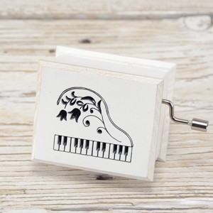 Ziua Profesorului - Rapsodia Maghiară de Franz Liszt - cutie muzicală pian alb - casă & stil de viață - accesorii pentru decorat casa - decorațiuni de masă și decorațiuni pentru rafturi  - cutii muzicale - Artynos.ro