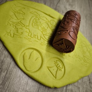 Cilindru de modelat cu motive de dinozauri � Pentru plastilina si modelarea prajiturilor � Imprimat 3D - Artynos.ro