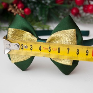 Cravată de păr cu panglică de Crăciun - auriu/verde închis - crăciun - îmbrăcăminte de crăciun - Artynos.ro Cravată de păr cu panglică de Crăciun - auriu/verde închis - crăciun - îmbrăcăminte de crăciun - Artynos.ro
