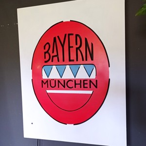 Logo-ul Bayern München - autocolant de perete cu iluminare de fundal cu LED. -  - Artynos.ro