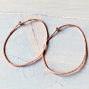 Cercei cu design oval din cupru -  - Artynos.ro Cercei cu design oval din cupru -  - Artynos.ro