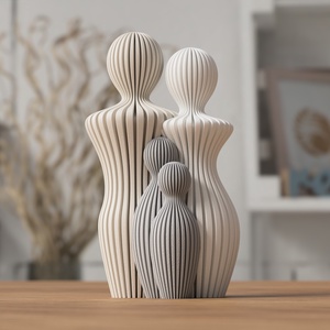 Statuie 3D a unei familii cu un copil - 3D család szobor egy gyerekkel - casă & stil de viață - accesorii pentru decorat casa - decorațiuni de masă și decorațiuni pentru rafturi  - decorațiuni de masă - Artynos.ro