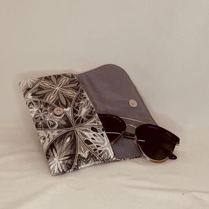 Husă de ochelari din pânză cu model  - genți și portofele - portofele, huse, suporturi - suport de ochelari - Artynos.ro