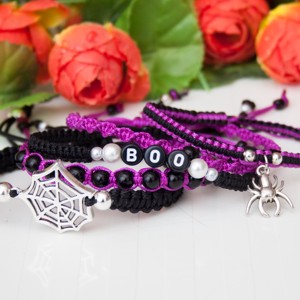 Brățară macramé împletită - Mărgele Violet/negru -  - Artynos.ro