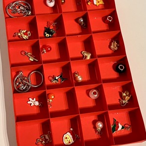 Calendar de Advent al brățărilor cu farmec - crăciun - decorațiuni de advent - calendar de advent - Artynos.ro