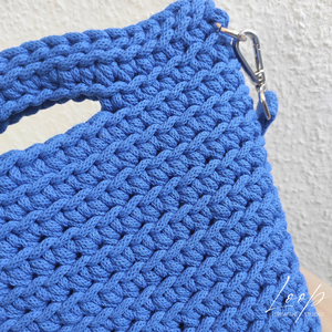 Kézzel horgolt válltáska keresztpánttal  egyedi, kézműves táska mindennapi használatra - genți și portofele - genți de mână și umăr - genți de umăr - Artynos.ro