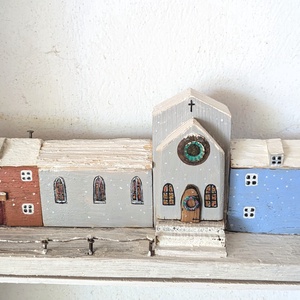 Casute cu biserica - Artynos.ro