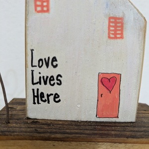 Casuta cu inimioare - arte vizuale și accesorii  - sculptură - statuie lemn - Artynos.ro