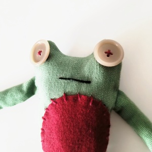 Papusa textila. Broscuta îmbrățișoasă - jucării și echipamente pentru copii - jucării și accesorii pentru copii - păpuși de joacă - Artynos.ro