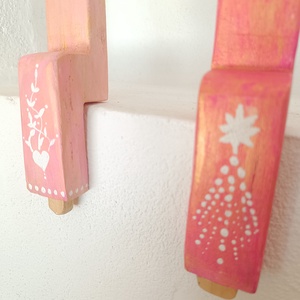 Ingerasi roz, din lemn - casă & stil de viață - decorațiuni de casă - decor spiritual - coliere mala - Artynos.ro