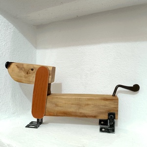 Teckel . Catel din lemn, Casa & Stil de viata, Accesorii pentru animale , Accesorii pentru alte animale , Prelucrarea lemnului, Catel  teckel decorativ, unicat, realizat manual din lemn si piese reciclate. 32 cm lungime 
Inalti..., ARTYNOS