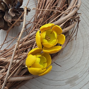 Cercei Floare Galbena - bijuterii - cercei - cercei din rășină - Artynos.ro