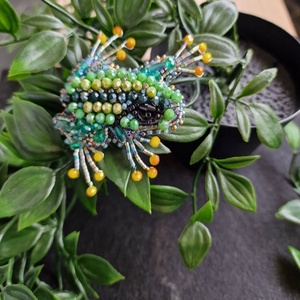 Brosa Broscuta - bijuterii - broșe - Artynos.ro