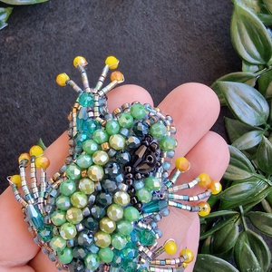 Brosa Broscuta - bijuterii - broșe - Artynos.ro