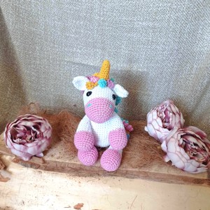 Amanda fata unicorn croșetat - Artynos.ro