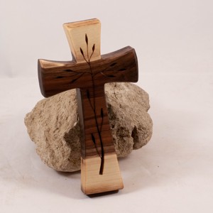 Cruce din lemn modelată, cruce de perete -  - Artynos.ro