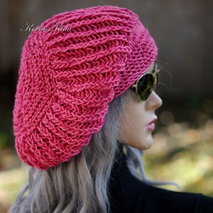 BORBÁLA / ciclamen - capac de ciuperci exclusiv tricotat manual - îmbrăcăminte și modă - eșarfe, pălării, fularuri - căciulă - Artynos.ro