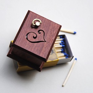 Cutie muzicală de logodnă - Marș nupțial - roșie - casă & stil de viață - accesorii pentru decorat casa - decorațiuni de masă și decorațiuni pentru rafturi  - cutii muzicale - Artynos.ro