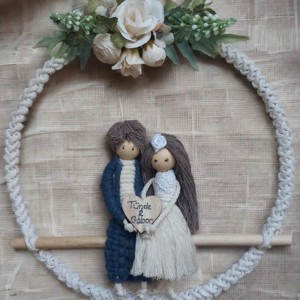 Suvenir de nunta, ornament de perete cuplu, , , Nuntasii vor fi cu siguranta incantati sa se vada ca un bebelus in ziua cea mare. Realizat din fir ..., ARTYNOS
