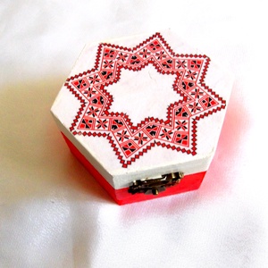 cutie lemn decorata cu motiv traditional 43607 - Artynos.ro