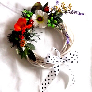 coronita decorata cu flori 42665 - casă & stil de viață - accesorii pentru decorat casa - decorațiuni de pereți, decorațiuni suspendate - decorațiuni suspendate - Artynos.ro