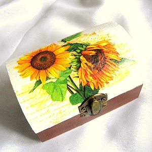 Cutie din lemn -floarea soarelui-28707, Casă & Stil de viață, Materiale de depozitare și sortare, Cutie depozitare, Decoupage, transfer și tehnici șervețel, ARTYNOS