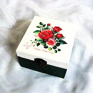 Cutie din lemn cu trandafiri 50564 - Artynos.ro