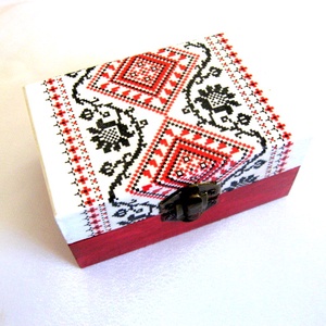 Cutie lemn decorata cu motiv traditional 51867 - Artynos.ro