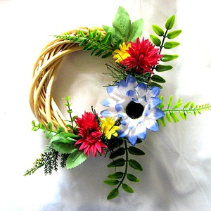 coronita decorata cu flori 52617 - casă & stil de viață - decorațiuni de casă - accesorii florale - coronițe decor - Artynos.ro
