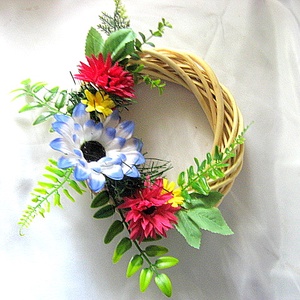 coronita decorata cu flori 52617 - casă & stil de viață - decorațiuni de casă - accesorii florale - coronițe decor - Artynos.ro