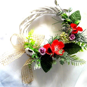 coronita decorata cu flori 52623 - casă & stil de viață - decorațiuni de casă - accesorii florale - coronițe decor - Artynos.ro
