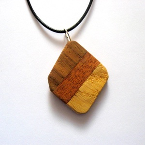 pandantiv lemn artar, ,purple wood.nuc si mahon 52639 - Artynos.ro