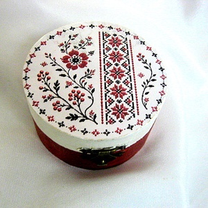 Cutie din lemn cu motiv traditional 52816 - Artynos.ro