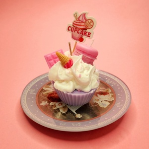 Cupcake cu Macaron  - Artynos.ro