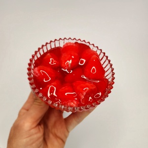 Bombonieră medie cu Căpșuni si Zmeura  - casă & stil de viață - lumânări, parfumuri, arome - suport de lumânări - Artynos.ro