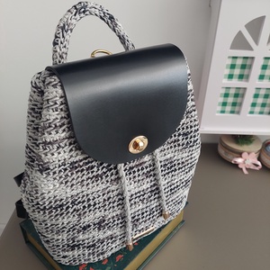 Rucsac crosetat, Genti si portofele, Genti de mana si umar, Geanta casual, , Rucsacul are dimensiunea:L-26cm,l-26cm,baza-22/12cm.Accesoriile sunt metalice de buna calitate,este..., ARTYNOS