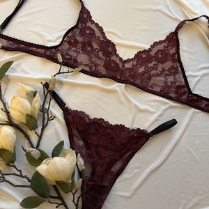 Set lenjerie intima - îmbrăcăminte și modă - haine damă - costume de baie și lenjerie de corp - Artynos.ro