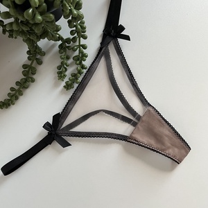 Set 2 perechi chiloti Thong - îmbrăcăminte și modă - haine damă - costume de baie și lenjerie de corp - Artynos.ro