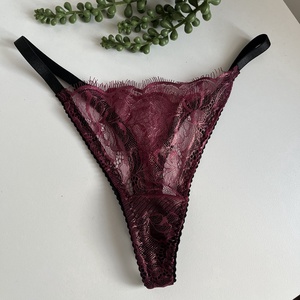 Chilot Thong - îmbrăcăminte și modă - haine damă - costume de baie și lenjerie de corp - Artynos.ro