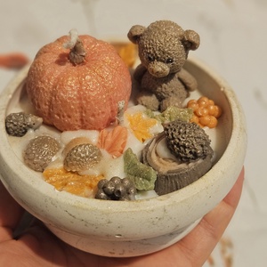 Lumanare Pretty little bear, Casa & Stil de viata, Lumanari, parfumuri, arome, Lumanari artizanale, , Lumanare artizanala din ceara de soia cu arome de toamna. Parfumul este un mix de caramel, scortiso..., ARTYNOS
